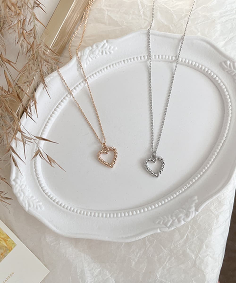 Rope Heart Pendant Necklace (2 Colors)
