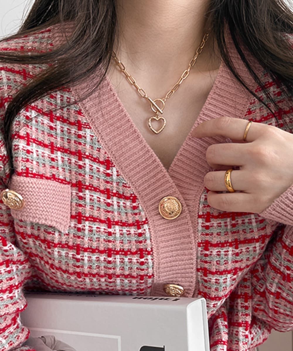 A Heart Toggle Chain Necklace In Two Colors With Rhodium Plating.