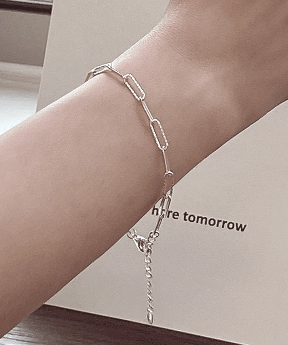 Halo Clip Chain Silver Bracelet