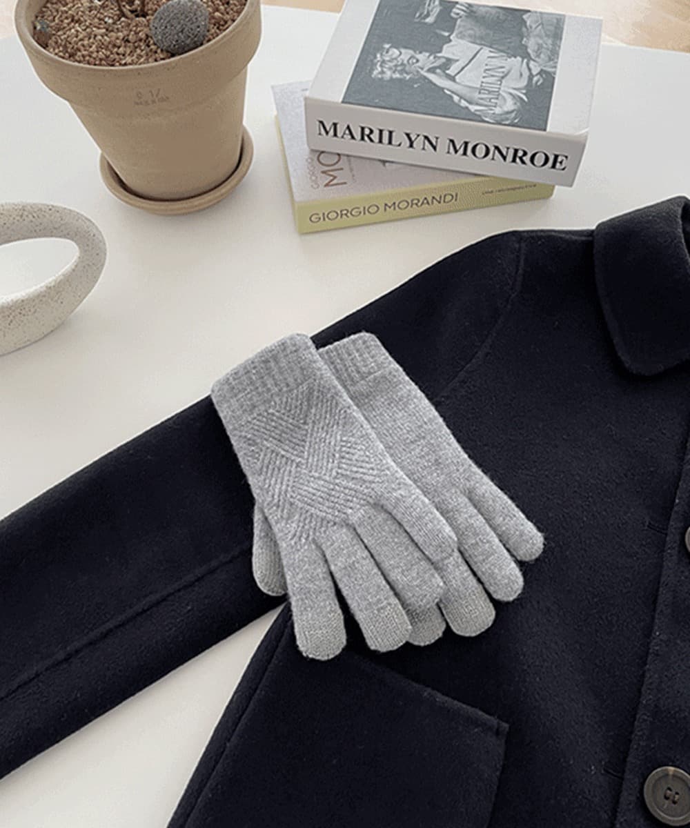 Solid Cable Knit Gloves Touch Screen Friendly